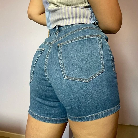 **SOLD** Pull&Bear Jean Shorts - Picture 2 of 5